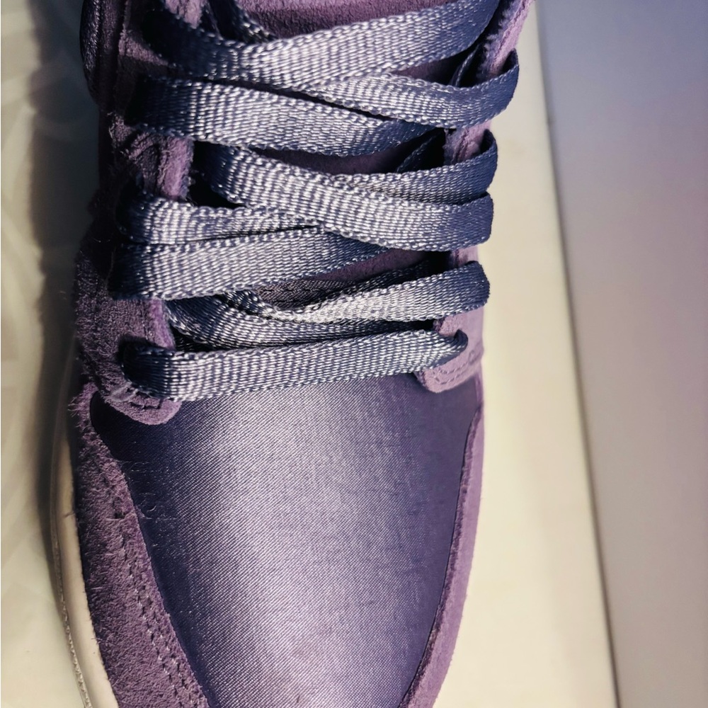 Air Jordan 1 Retro High 'Season of Her: Purple Earth' - Picture 10 of 12